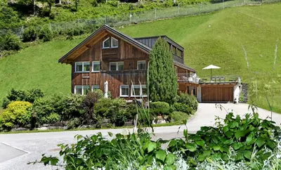 Ein Garten an der Unterkunft Ferienwohnung Lingg