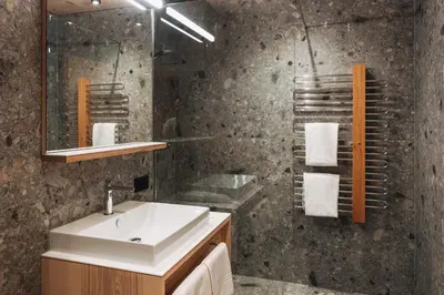Ein Badezimmer in der Unterkunft tinnes apartments