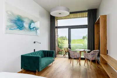 Ein Sitzbereich in der Unterkunft Design-Chalet with Garden, Pool, Spa & Restaurant