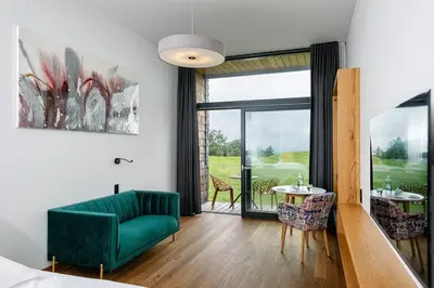 Ein Sitzbereich in der Unterkunft Design-Chalet mit Teilseeblick, Pool, Spa & Restaurant