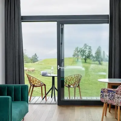 Design-Chalet mit Teilseeblick