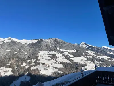 Ein allgemeiner Bergblick oder ein Berglick von der Ferienwohnung aus