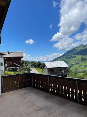 Ein allgemeiner Bergblick oder ein Berglick von der Ferienwohnung aus