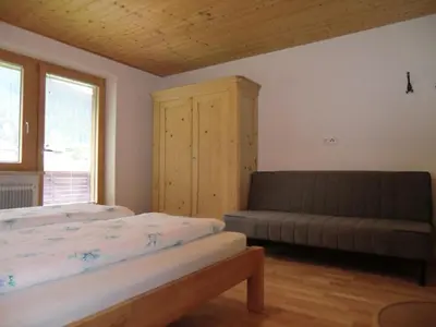 Ein Bett oder Betten in einem Zimmer der Unterkunft Ferienwohnung Annelies 379