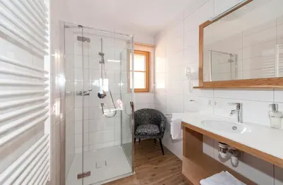 Ein Badezimmer in der Unterkunft Alpin Chalet Schröcken