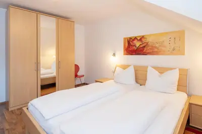 Ein Bett oder Betten in einem Zimmer der Unterkunft Gästehaus Sahin 3 by Alpenfeder