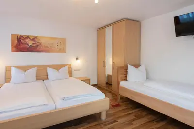 Ein Bett oder Betten in einem Zimmer der Unterkunft Sahin 4 by Alpenfeder