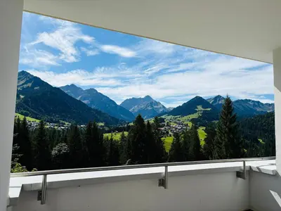 Ein allgemeiner Bergblick oder ein Berglick von der Ferienwohnung aus