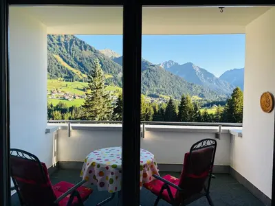 Ein allgemeiner Bergblick oder ein Berglick von der Ferienwohnung aus