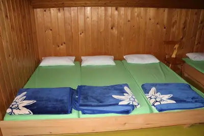 Ein Bett oder Betten in einem Zimmer der Unterkunft Alpenvereinshaus