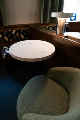 Ein Sitzbereich in der Unterkunft Velotique Hotel Angelika - Self-Check-in
