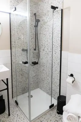 Ein Badezimmer in der Unterkunft Velotique Hotel Angelika - Self-Check-in