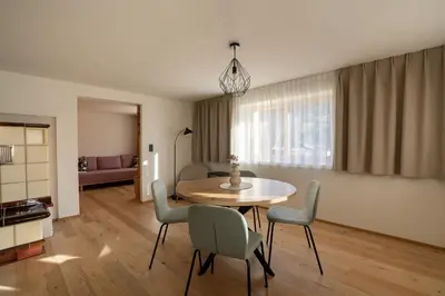 Ein Sitzbereich in der Unterkunft Stilvoll sanierte Altbau-Wohnung, Dornbirn Kehlegg