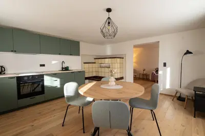 Küche/Küchenzeile in der Unterkunft Stilvoll sanierte Altbau-Wohnung, Dornbirn Kehlegg