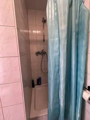 Ein Badezimmer in der Unterkunft See oder Berg, Stadt oder Natur