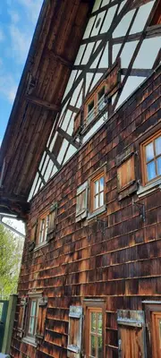 Das Gebäude in dem sich der Bauernhof befindet