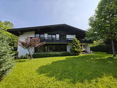 Ein Garten an der Unterkunft Villa Werdenberg