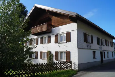 Das Gebäude in dem sich die Ferienwohnung befindet