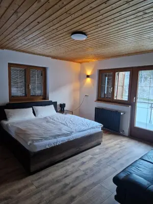 Ein Bett oder Betten in einem Zimmer der Unterkunft Zum schwarzen Hirsch