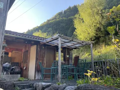 Ein allgemeiner Bergblick oder ein Berglick von des Ferienhauses aus