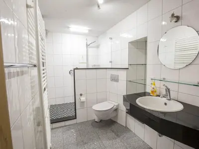 Ein Badezimmer in der Unterkunft Am 12er