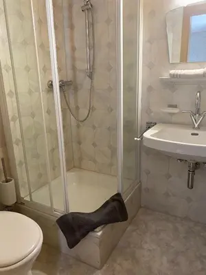 Ein Badezimmer in der Unterkunft Gasthof goldener Adler Riefensberg