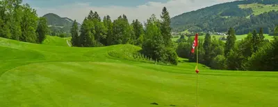Ein allgemeiner Bergblick oder ein Berglick von des Hotels aus