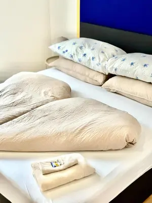 Ein Bett oder Betten in einem Zimmer der Unterkunft Ferienwohnung nur 1 min vom See