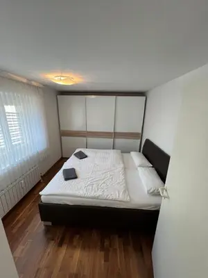 Ein Bett oder Betten in einem Zimmer der Unterkunft Modern apartment in a top location and free Parking