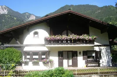 Ein allgemeiner Bergblick oder ein Berglick von der Ferienwohnung aus