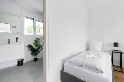 Ein Bett oder Betten in einem Zimmer der Unterkunft homy City Diamant - Penthouse in Feldkirch, Grenznähe und doch Zentral