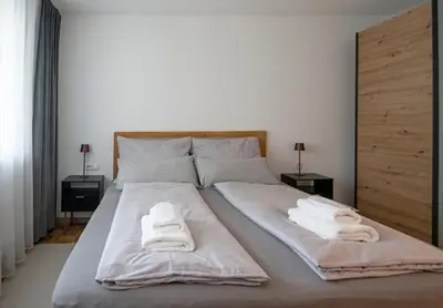 Ein Bett oder Betten in einem Zimmer der Unterkunft 75m2 Designer Apartment close to Bregenz