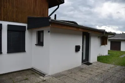 Das Gebäude in dem sich die Ferienwohnung befindet