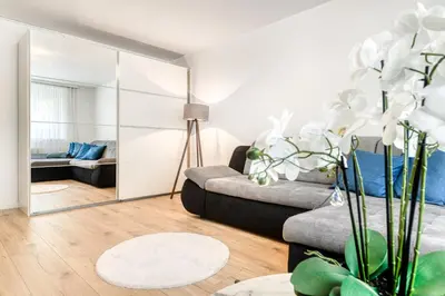 Ein Sitzbereich in der Unterkunft Gartenferienwohnung Arlberg