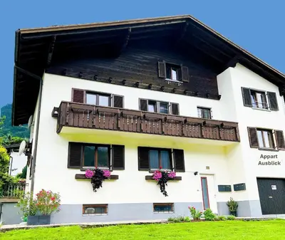 Das Gebäude in dem sich die Ferienwohnung befindet