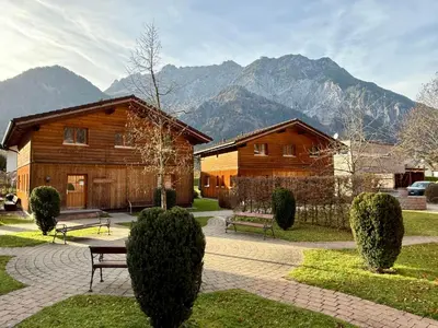 Ein allgemeiner Bergblick oder ein Berglick von des Ferienhauses aus