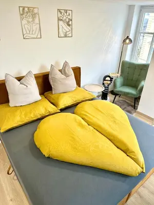 Ein Bett oder Betten in einem Zimmer der Unterkunft Ferienwohnung Golden Hour mit Seeblick