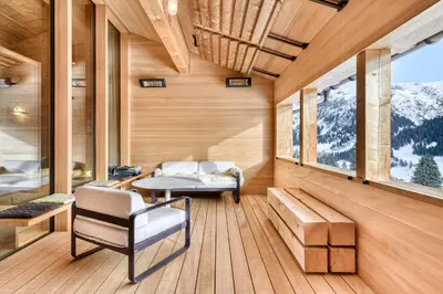Ein allgemeiner Bergblick oder ein Berglick von des Chalets aus