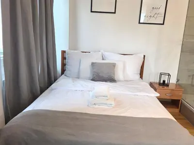 Ein Bett oder Betten in einem Zimmer der Unterkunft Gasthaus Löwen in Tisis,Einzelzimmer