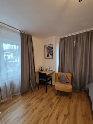 Ein Sitzbereich in der Unterkunft Gasthaus Löwen in Tisis,Einzelzimmer