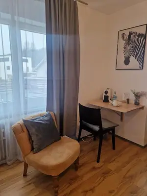 Ein Sitzbereich in der Unterkunft Gasthaus Löwen in Tisis,Einzelzimmer