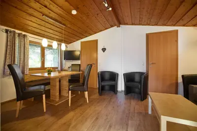 Ein Sitzbereich in der Unterkunft Tiny Homes Schruns