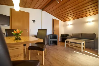 Ein Sitzbereich in der Unterkunft Tiny Homes Schruns