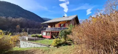 Ein allgemeiner Bergblick oder ein Berglick von der Ferienwohnung aus