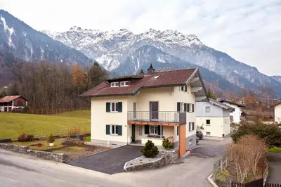 Ein allgemeiner Bergblick oder ein Berglick von der Ferienwohnung aus