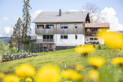 Ein Garten an der Unterkunft Ferienwohnung Kaspar Natter