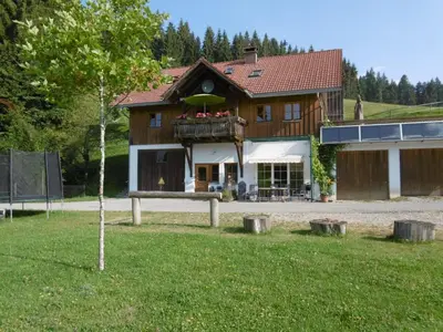 Ein Garten an der Unterkunft Apartment Friesenhof Blank in Sulzberg by Interhome