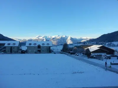 Ein allgemeiner Bergblick oder ein Berglick von der Ferienwohnung aus