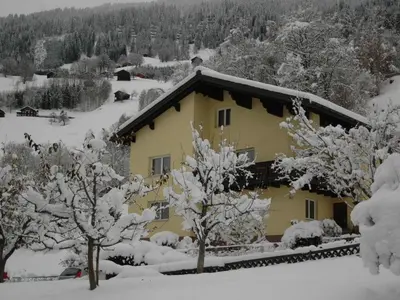 Apartment Große Wohnung in Silbertal mit Großem Garten by Interhome im Winter