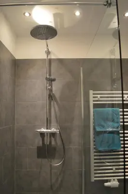 Ein Badezimmer in der Unterkunft Modern Mountain View